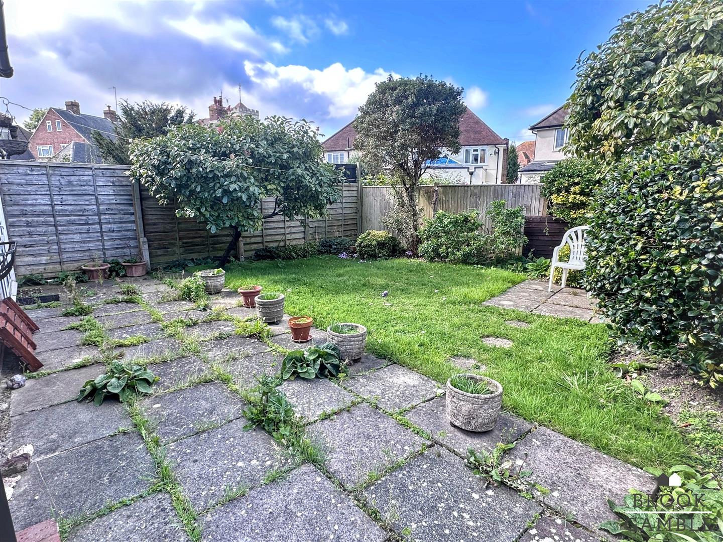 3 Bedroom House - Semi-Detached. Ocklynge Road in Eastbourne,  20